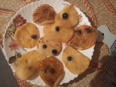 Pancakes cu iaurt, afine si fulgi de porumb