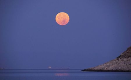 Apus de luna plina in Varsator; 12 aug. 2022 - Sturgeon full moon
foto: Elias Chasiotis
