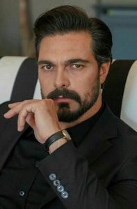 115013378_XHFZEYV-1