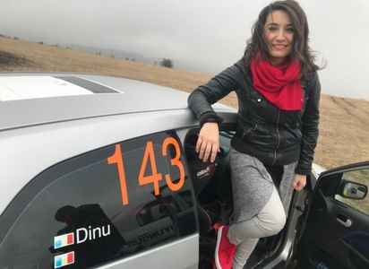 claudia-cu-masina_99227800