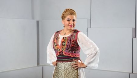 felicia-lands_04192600-1