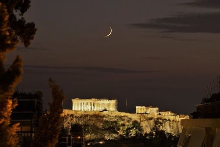 Luna noua in Sagetator; 27 oct. 2022
foto: Elias Chasiotis
