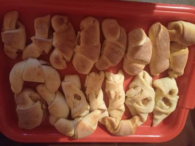 cornulete franjurate cu mere + unele rulate normal - reteta de post