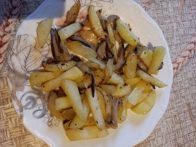 cartofi prajiti cu ciuperci si usturoi , de post
