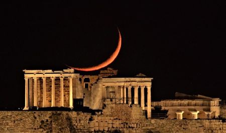 Luna noua in Capricorn; 24 dec. 2022
foto: Elias Chasiotis
