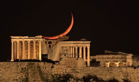 Luna noua in Capricorn; 24 dec. 2022
foto: Elias Chasiotis
