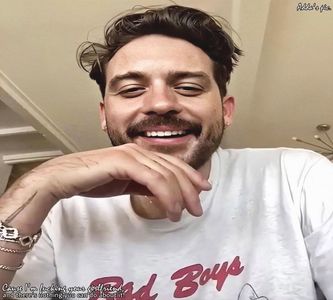 — "Păi, și? Nu v-ați împăcat până acum? Ce mai așteptați?" Sincer, Diego nu își amintea; prea bine cearta dintre cei doi, era mult prea distras de o altă persoană în momentul acela. &quot;Trebuie să-ți iei vitamina D de la soare, zici că ești legumă.&quot; Îi stinge umbrela =))))))
