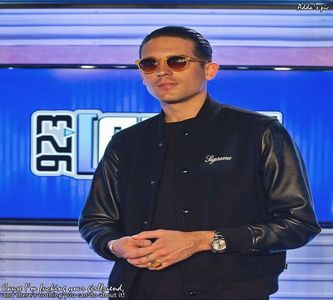 — "Este foarte simplu, cap sec. Vrei să vb cu ea, te duci să vb cu ea. Doamne..." își aprinde; ca nesimțitu țigara în casă. &quot;Apă? Hai să bei apă, micuțule.&quot; Merge cu el la bucătărie și le prind pe fete=)))))))) &quot;Ia uite, Universul ăsta! Ce prostii faceți voi acolo?&quot;
