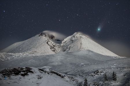 Cometa C2022 E3 (ZTF) deasupra Muntelui Etna; poza preluata de pe FB
28 ian. 2023
