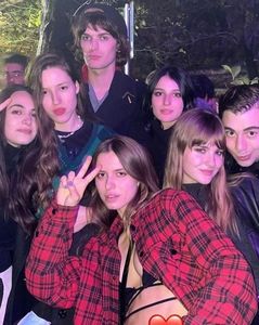 i have so many girlfriends its insne