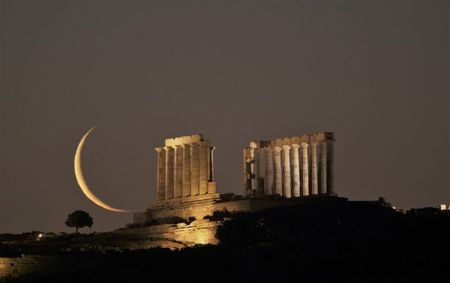 Luna in scadere in Varsator; 18 febr. 2023
foto: Elias Chasiotis
