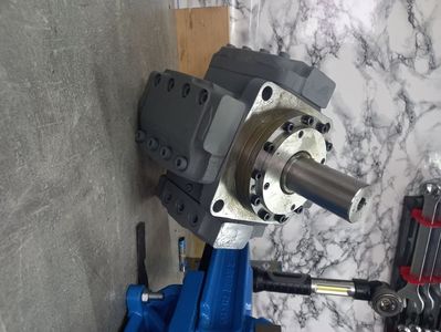 POCLAIN HIDRAULIC PUMP