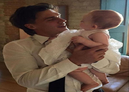 Real reason why Axl is no longer banned from Monaco.; Behind the scenes with Alexandre playing with Tin  — or more extacly, Axl went to get Seks from the bathroom and dumped his baby in the Prince&#039;s arms.
