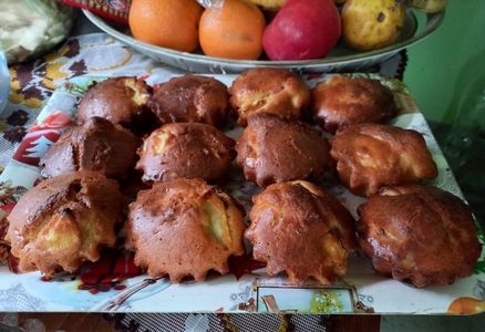 briose cu mar, banana si ciocolata