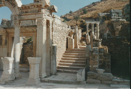 Efes. Templul lui Hadrian