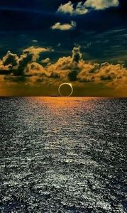 Eclipsa de soare, oceanul Pacific; 20 apr. 2023
foto preluat de pe net
