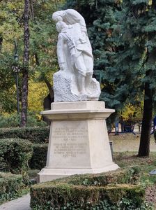 Monumentul eroilor francezi; Opera sculptorului Ion Jalea
