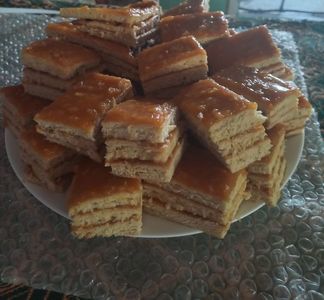 prajitura cu foi de miere si crema de zahar ars