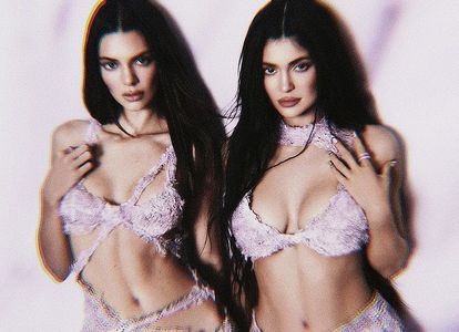 ༆2Sep،23=͟͟͞♡　　·◊· E̮x̮t̮r̮a̮: ᖽᐸendall ‹Kendall & Kylie 2.0 by Kylie Cosmetics, 2022.