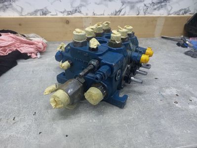 Reparatii Distribuitoare komatsu wb93r