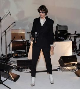 photodumping from tour