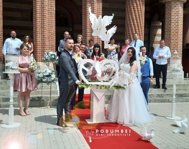 Porumbei albi la nunta în Dambovita Evenimente VIP; Porumbei albi la nunta
