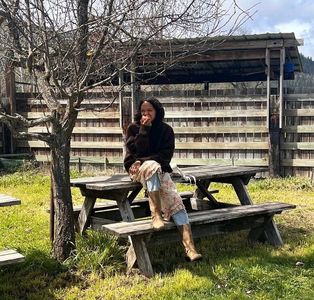 the meet-cute story wouldn’t have worked otherwise; you don’t care about him so why would I tell you?! — but did you know I made friends with his girlfriend? she’s a very... surprising girl! (one who eats honeycrisps yucky)
