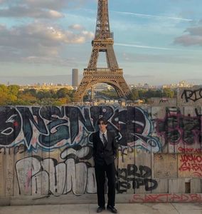 8th day in Paris, looking proper dapper in me suit, I was.