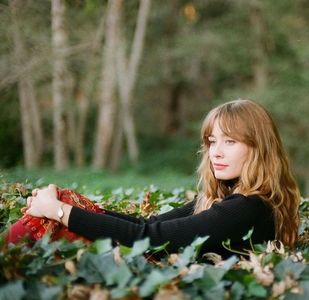 you mean infragreen light! cause you’re green-eyed, — of a hypothetical stranger, again!; a candyman, this time. (I don’t, but you know me, chances are I won’t leave empty-handed.) uuuuu? — then you should get me that after the first lesson!
