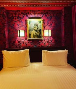 oᥴᖾ... that’s—that’s ridiculous!; I wasn’t even trying to—I wasn’t posing a certain way I was just—shut up!! (I didn’t get you one last year! besides my presence.) no, I don’t, — whatever do you mean, darrrling?
