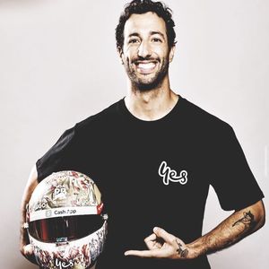 ✨ 10.04 ᵛⁱᵃ @savechildrenaus - We’re so proud to call @danielricciardo an Ambassador, and even more; proud of this amazing helmet auction that he and @optus are organising to support our work!
