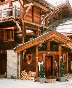 what actually happens is that my boyfriend, whom I love the most in the whole wide world,; is a bit of a testy chump! — can’t believe he’s getting upset about my library! — what should I do to please you, burn the copies? humph! (now you can see what it’s like to bring up the h********p)
