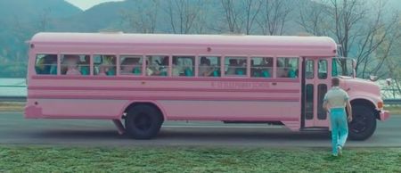 9ba0c529724ef0cf1a9f3bd4a9bbf8e5; Hai in autobuz, Angelita!

