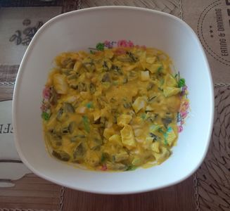 Salata de oua cu castraveti murati