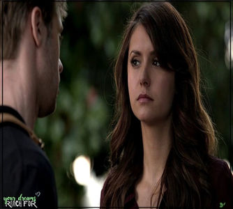єℓєηα┊ .. și Klaus era cu Caroline, dar o iubea pe Leana în secret.. și cred ca și ea pe el =)))))))