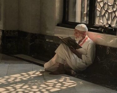 تهمني النبرة في قول الكلمة، الكلمات سيف، وهذا حَدها.