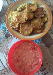 Vinete pane si mujdei de usturoi cu rosii