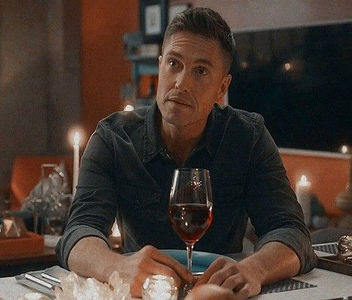 　　　　⋆ Eric Winter as Callum Carlton