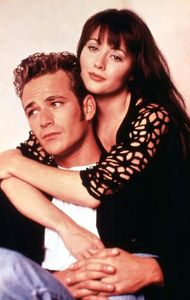 Luke Perry (1966-2019) și Shannen Doherty (1971-2024)