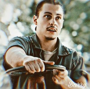 #Emptiness ✧ Barry.; Am cautat mult, nu i am gasit numele de familie
