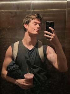 post-workout mandatory mirror selfie