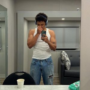 battlin’ marlo for the illest mirror selfie; nahhh, this ain’t me tryin’ to flex my muscles.............
