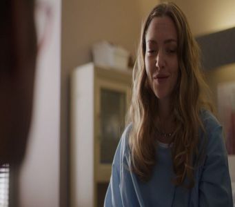 Bănuiesc că nu am menționat faptul că am lucrat pe tura de noapte și, cum draga mea colegă; Martha considerase că one night stand-urile ei erau mai importante decât nebunii cu care lucram, întârziase (enorm de mult) am fost nevoită să rămân la suplimentare. Oare de ce
