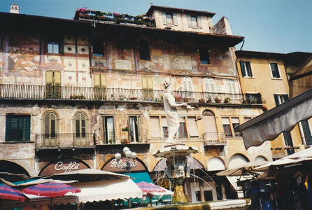 Piazza delle Erbe - Fontana Madona