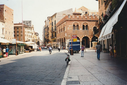 Piazza delle Erbe - Domus Mercatorum