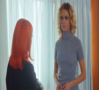 — doream altceva, fiind obișnuită cu singurătatea mea de toate zilele. Totuși realizez că; beau vinul de una singură și adaug privind-o. ❝Am omis, dorești vin? Este la rece în bucătărie, te pot servi.❞
