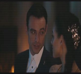 — să par. Azi s-a trezit pe dos.❞ Mă îndrept spre blondina ce abia deschisese ușa când; realizez că ar trebui să-i ofer ajutorul. ❝Cu ce să te ajut, darling?❞
