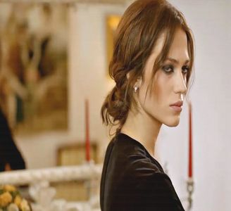 — Acum, doar analizam în gând distanța până la întrerupător și dacă aș mai fi avut chef; să mă ridic și să sting lumina, apoi s-o aprind iar de câte ori ar fi fost necesar...
