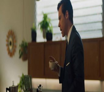 Și eu care credeam că muncesc mult, dar o simplă privire în direcția Samanthei și mi se; arăta că nu era deloc așa. Cearcănele ei făceau îndeosebit de grea munca de a o diferenția de un panda, iar dacă mai puneam la socoteala și tenul palid și cele câteba kilograme bune
