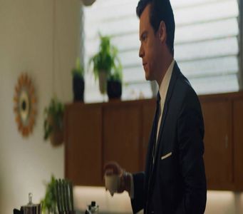 pe care le pierduse, ei bine... acest panda nu mai părea tocmai viu. Alături de ea, înaintam; acum către intrarea în casă. „Eu tot nu înțeleg, ai putea să-ți schimbi job-ul, să te întorci din nou la munca de cabinet. De ce alegi să te chinui în halul ăsta?” Îmi arcuiesc o sprânceană,
